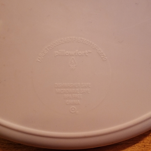 Pillowfort Plastic Divided Plates, Set of 4 - Picture 4 of 5